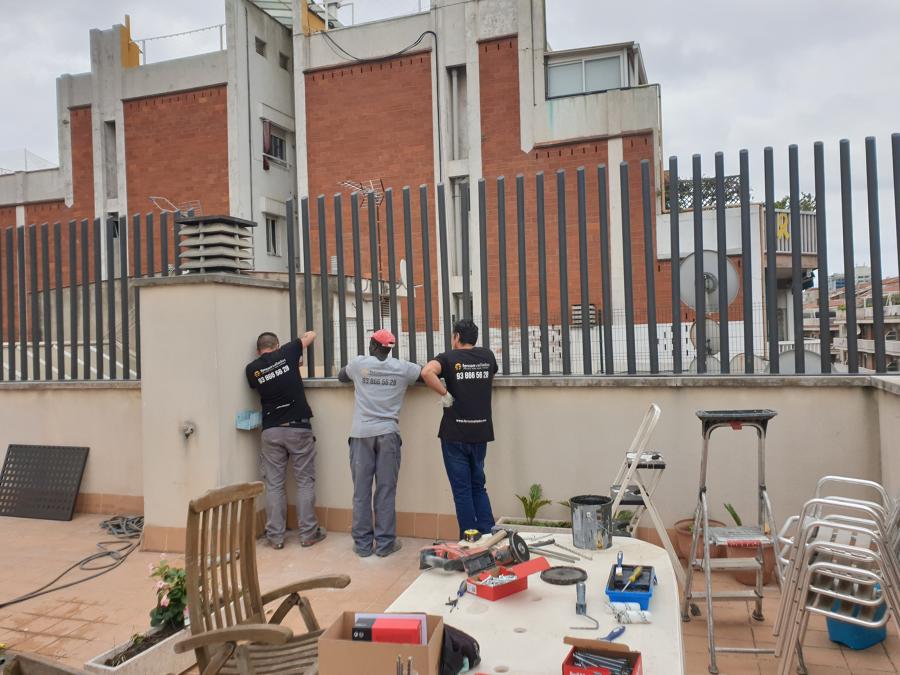 Instalación de cerramiento de barrotes en Ático