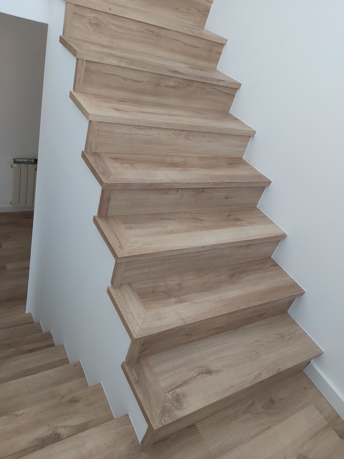 escalera tarima laminada