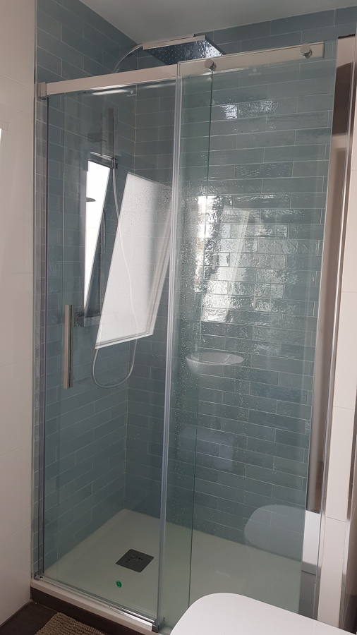 Reforma de baño con azulejo pequeño