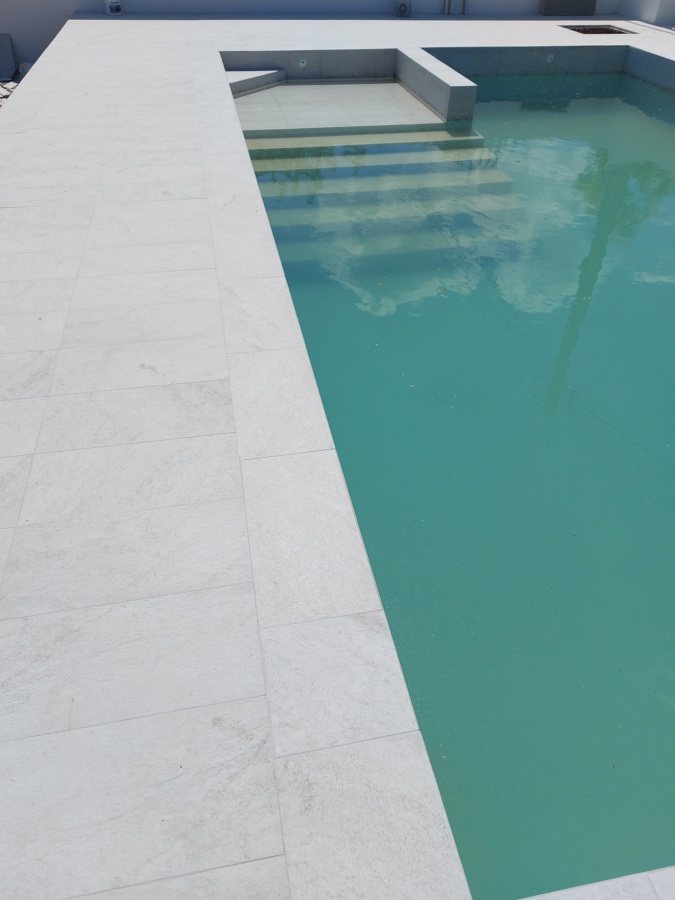 Solárium en piscina