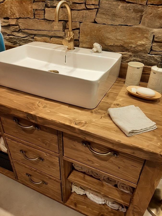 DETALLE DEL MUEBLE DE BAÑO