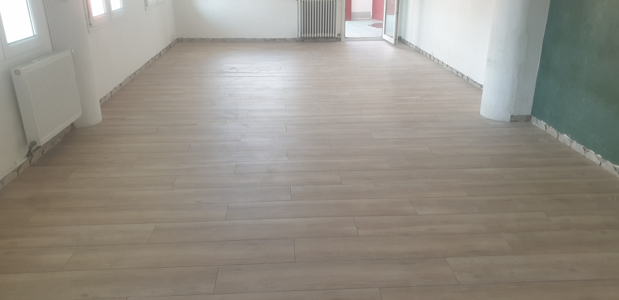 Col.locacion de suelo porcelanico imitación parquet