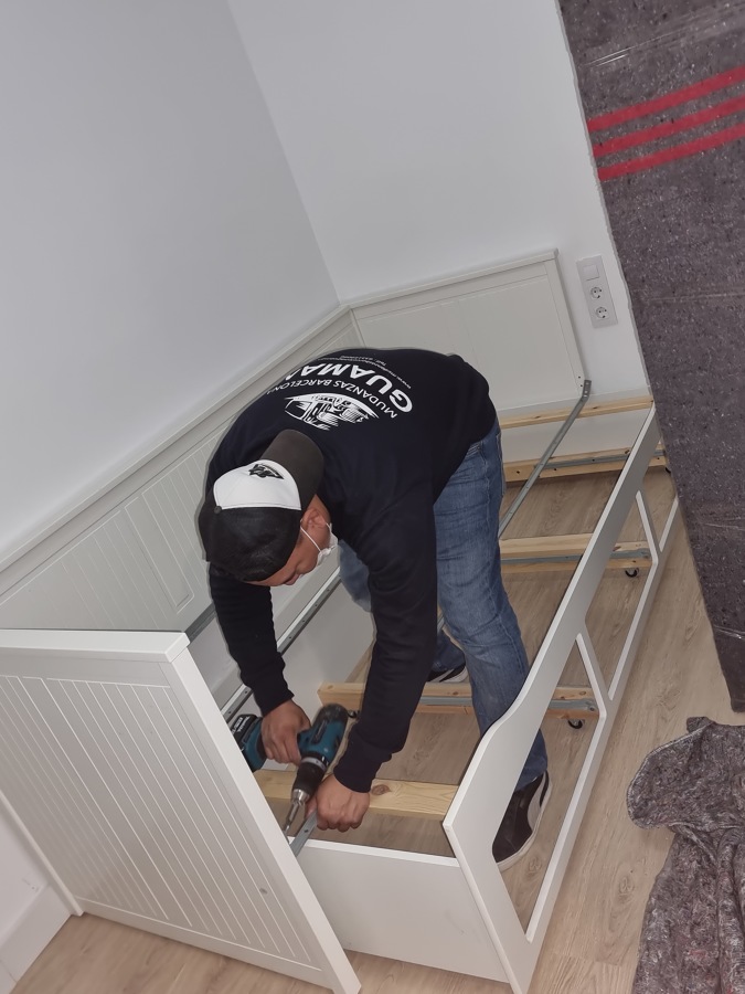 Montaje de cama cajonera.
