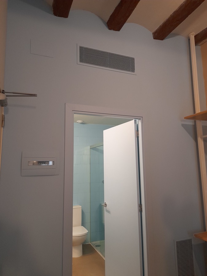 lacado de puerta de baño.