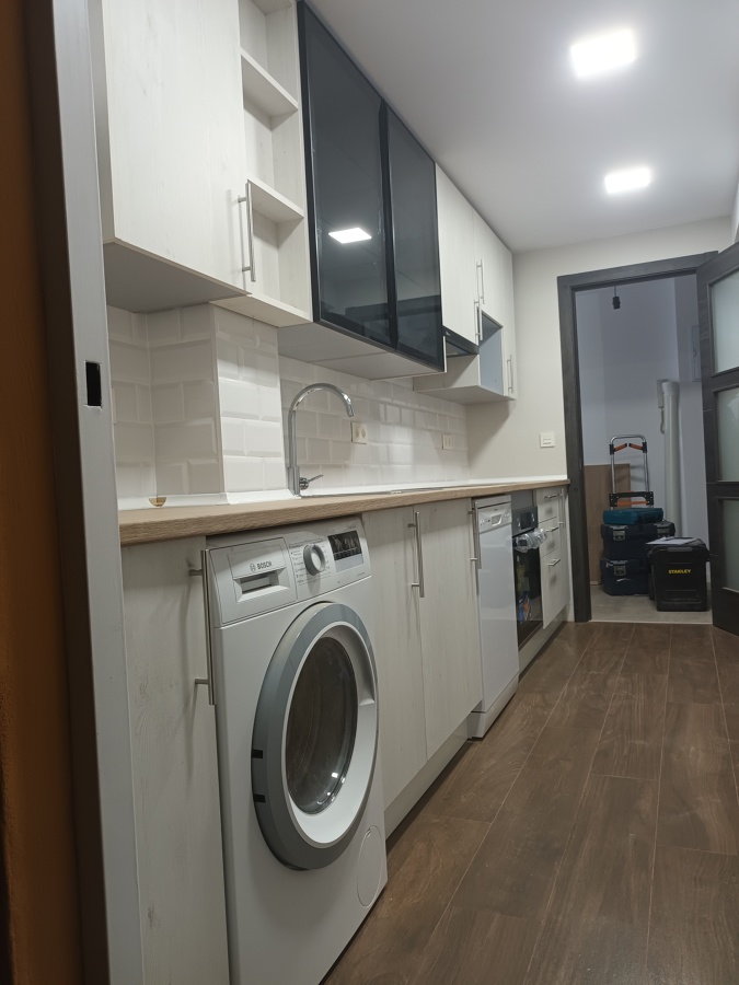 Cocina integral con puertas en cristal