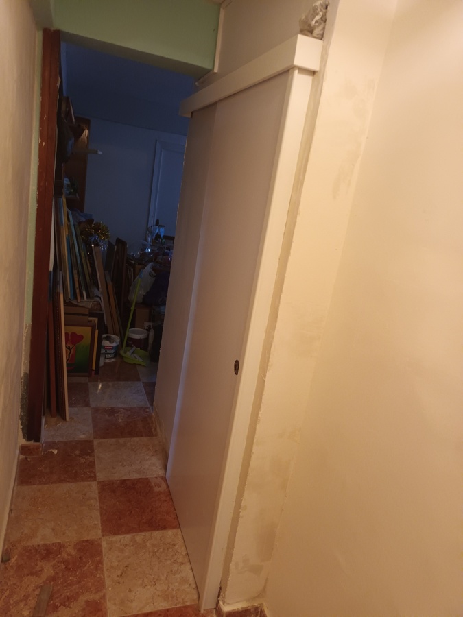 Puerta de paso tipo galeria, alisado pared pasillo