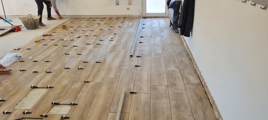 Col.locacion de suelo porcelanico imitación parquet