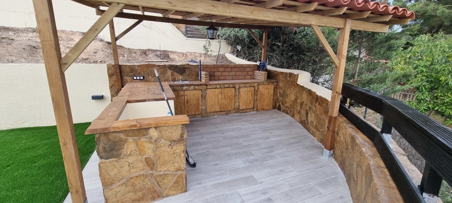 Construcción de cocina y barbacoa