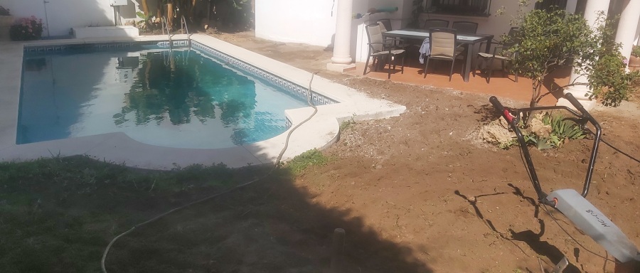 Instalación de césped en vivienda