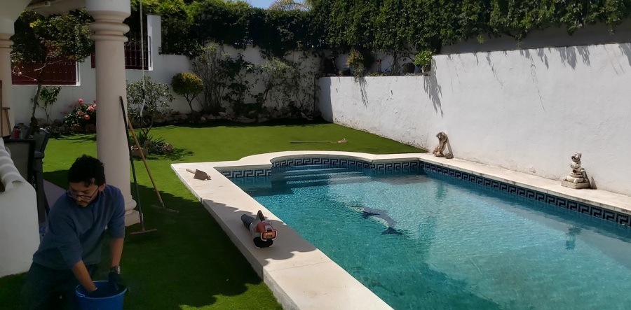 Instalación de césped en vivienda