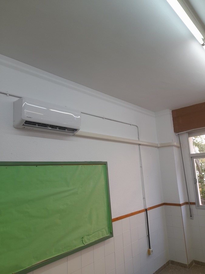 Instalación Tipo Split de 300 Frigorias en un colegio.