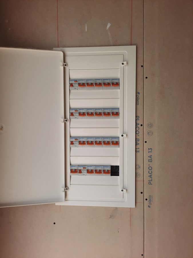 Montaje y actualización de cuadro eléctrico general