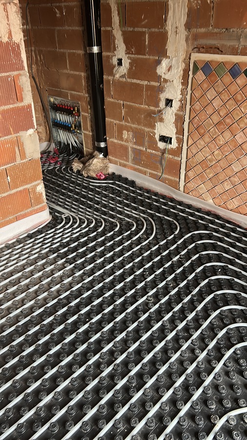 Instalación de suelo radiante y refrescante