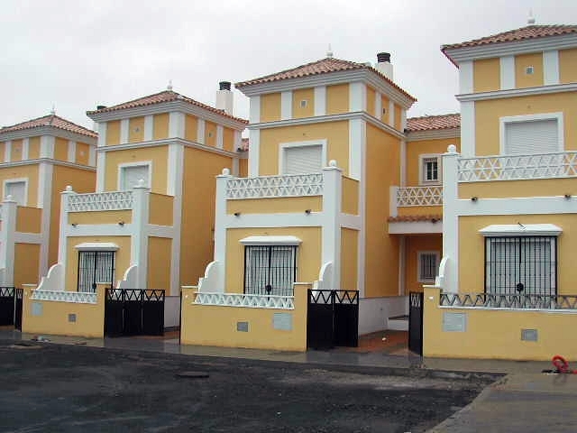 25 VIVIENDAS EN HILERA EN TRIGUEROS (HUELVA)