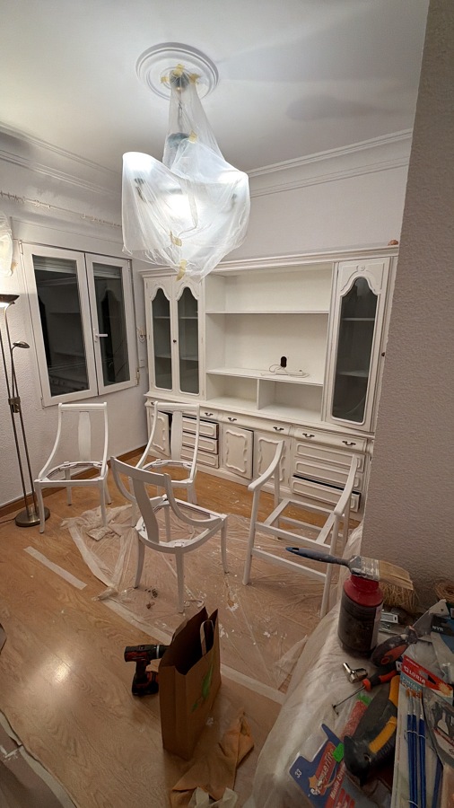 Mueble completamente modificado para TV y pintado