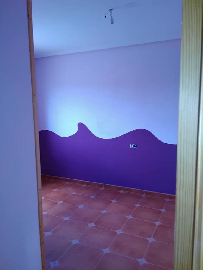 pared lisa con dibujo olas