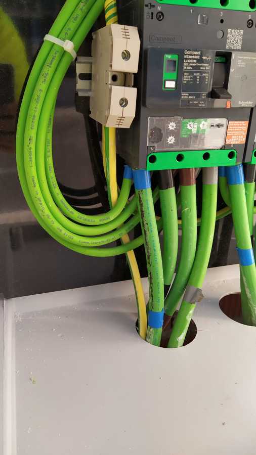 conexiones a cargador 100Kw.