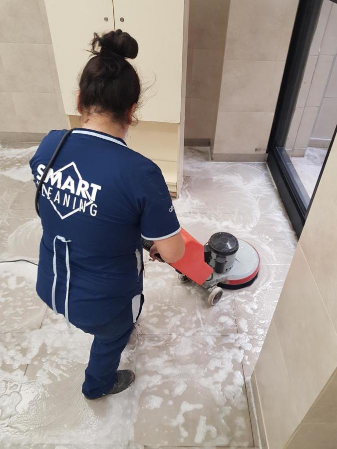 Servicio de Fregado Profesional de Pisos
