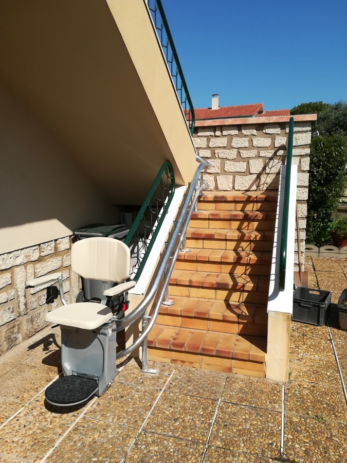 Silla salvaescaleras exterior