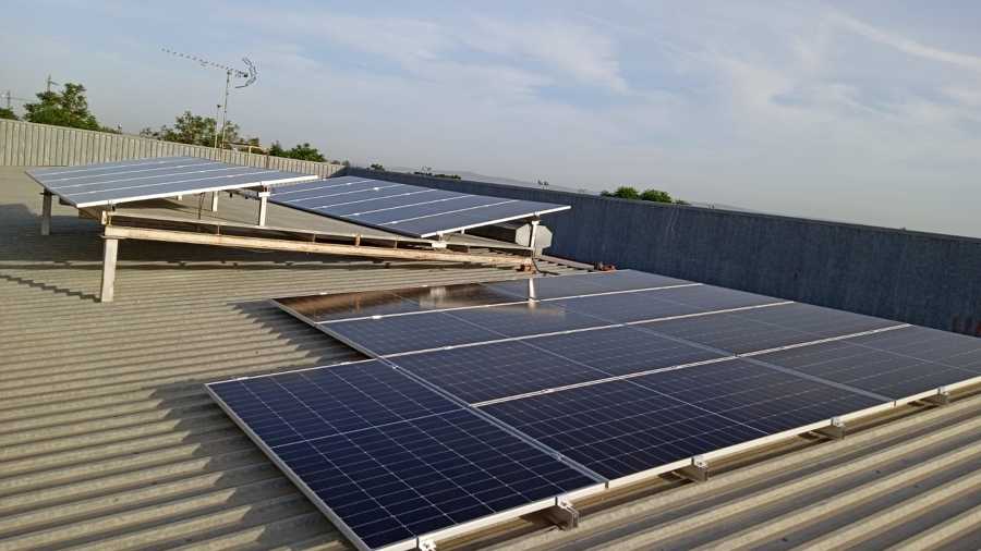 Autoconsumo Industrial. 20 paneles  JA SOLAR de 545Wp e inversores de 5+4 KWn monofásico