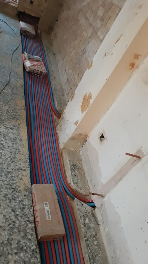 Instalacion de calefacción en obra por el suelo