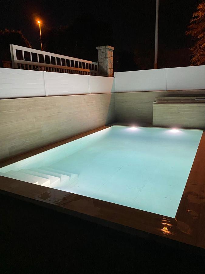 PISCINA ILUMINADA