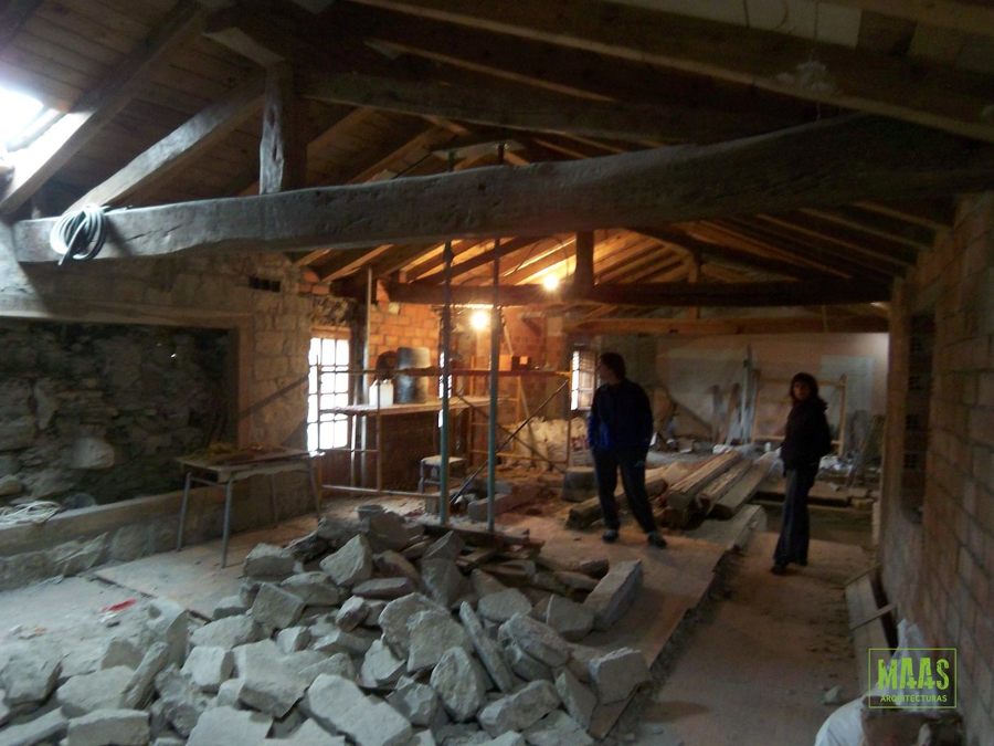 piedra y madera