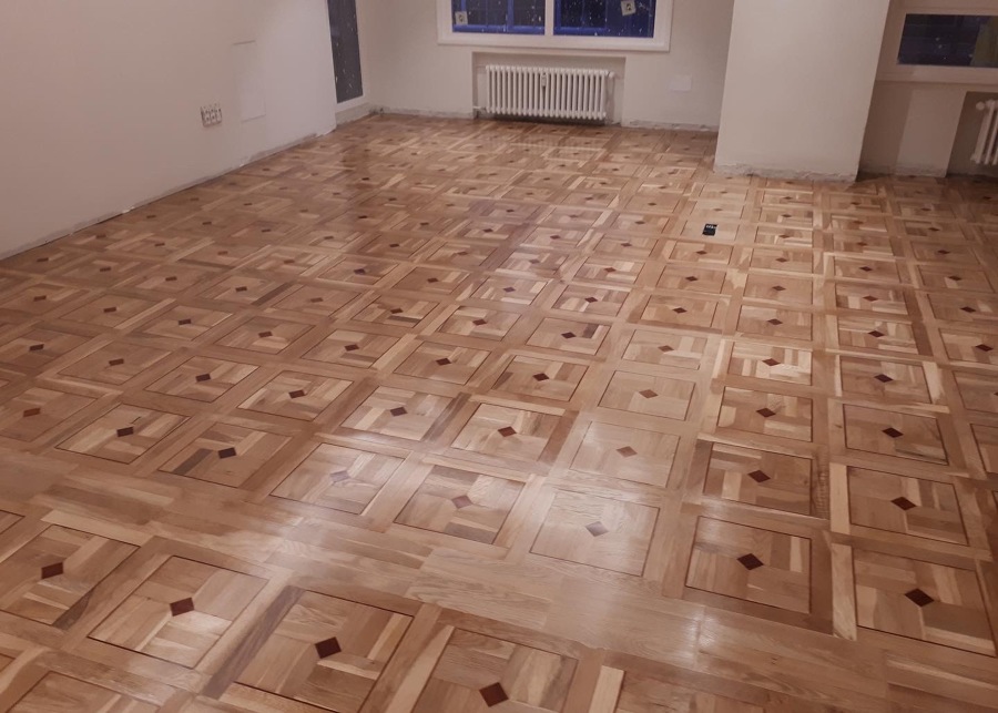 Mosaico hidráulico de madera