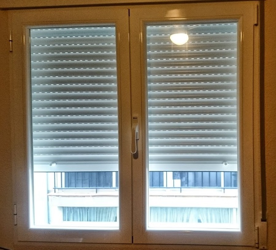 VENTANA, CARPINTERIA DE ALUMNIO ABATIBLE-OSCILO. 2 HOJAS