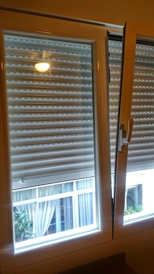 VENTANA, CARPINTERIA DE ALUMNIO ABATIBLE-OSCILO. 2 HOJAS