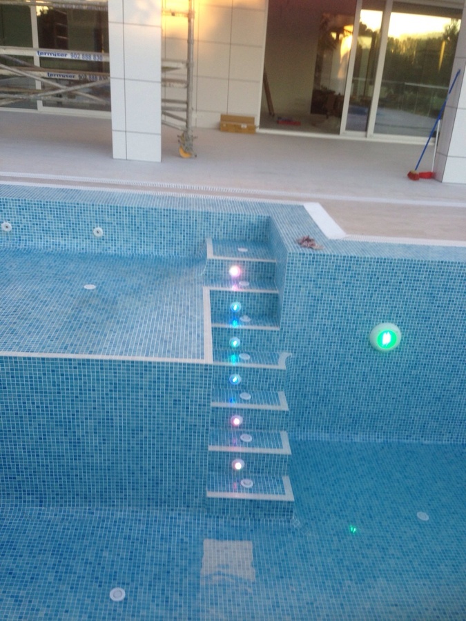 Escalera iluminada