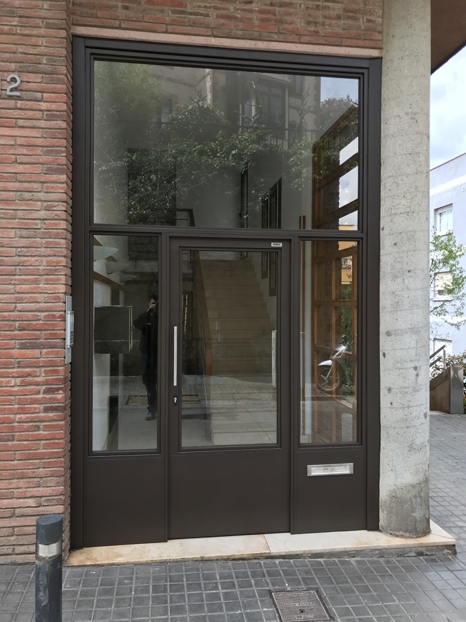 Puerta comunidad