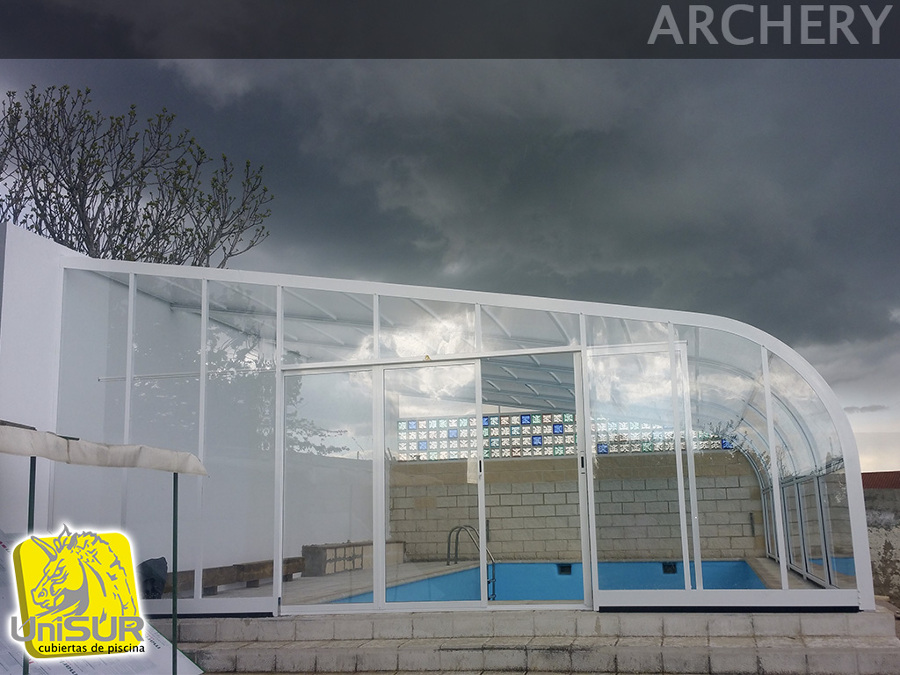 Cubierta de piscina modelo Archery adosada