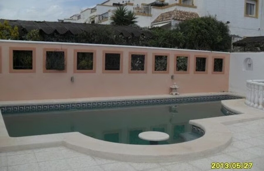 Pool build and external walls in La Marina