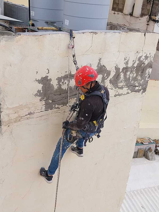 Reparación de Grietas en vigas corona de edificio