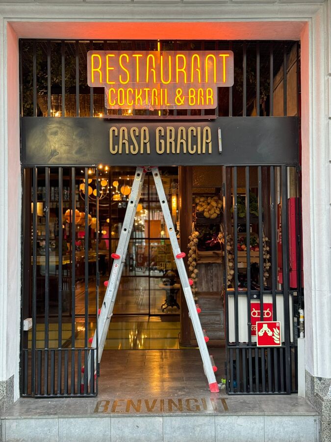 Instalación luces neón CASA GRACIA