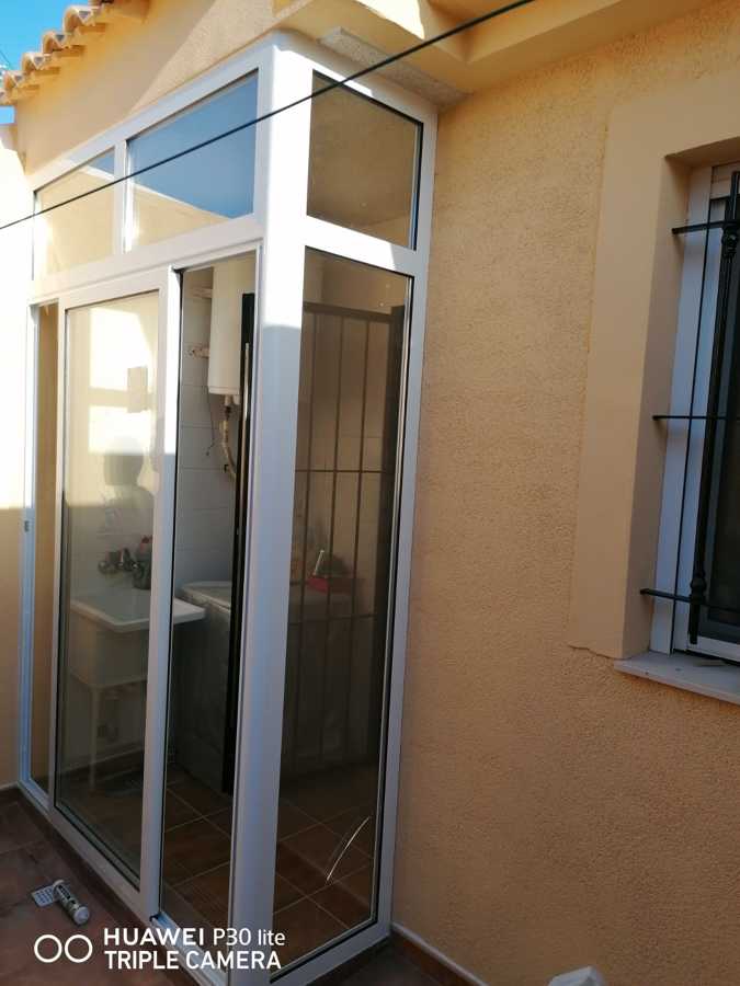 Serramiento de patio con corredera de aluminio marco inferior reducido
