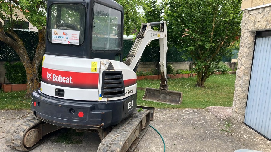 En Flex Servicios somos especialistas en excavaciones y movimiento de tierras de alta precisión.