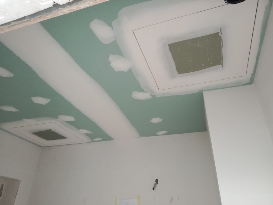 Techo de baño con registro