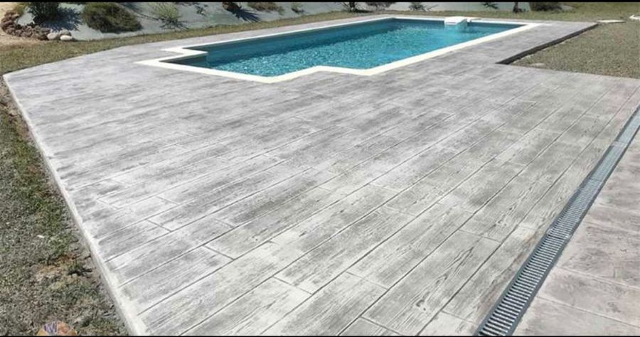 piscina y hormigon impreso