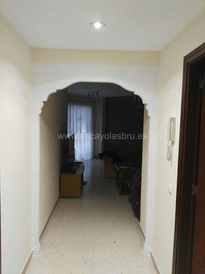 retirar puerta y colocación de arco de escayola entre pasillo y comedor