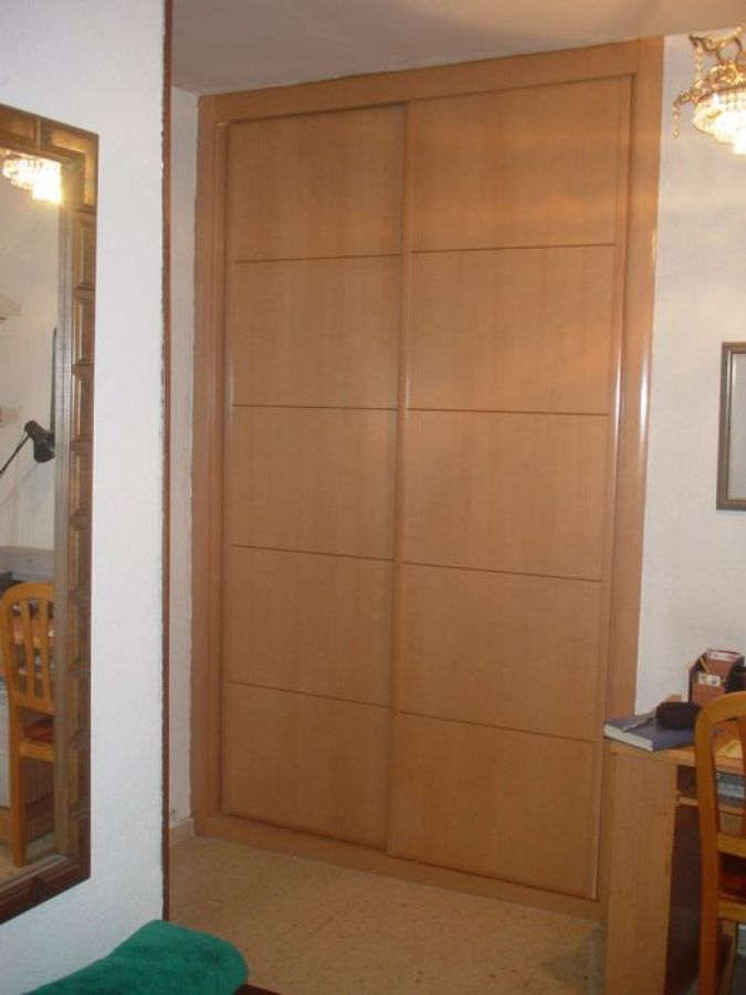 armario empotrado rechapado de roble