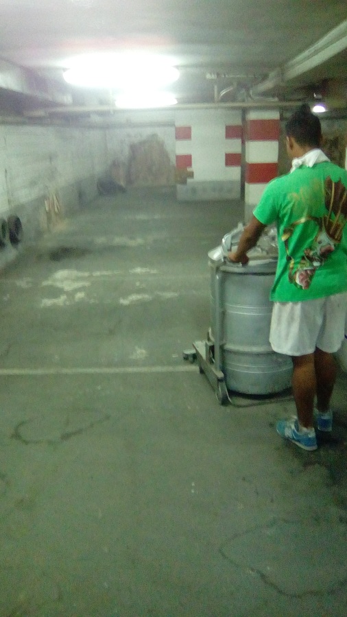 Aspirado suelo parking