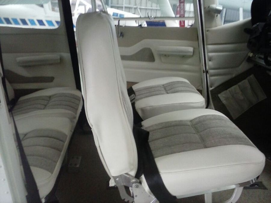Avion Cessna 182