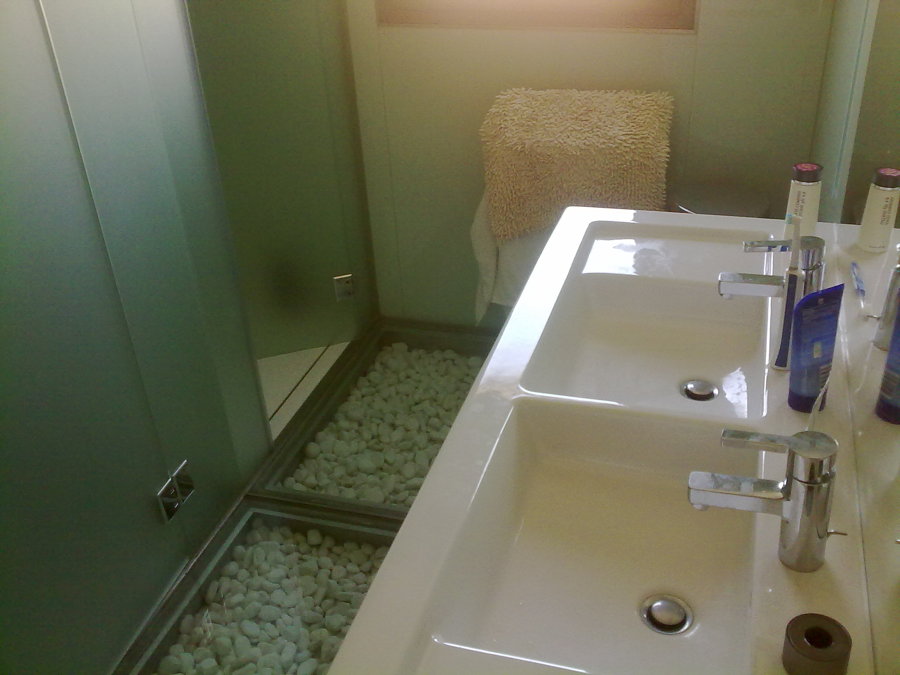 baño cristal en suelo