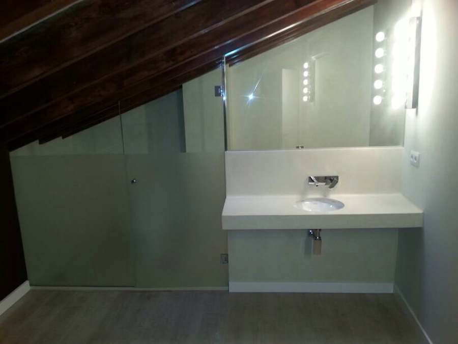 Baño en buhardilla