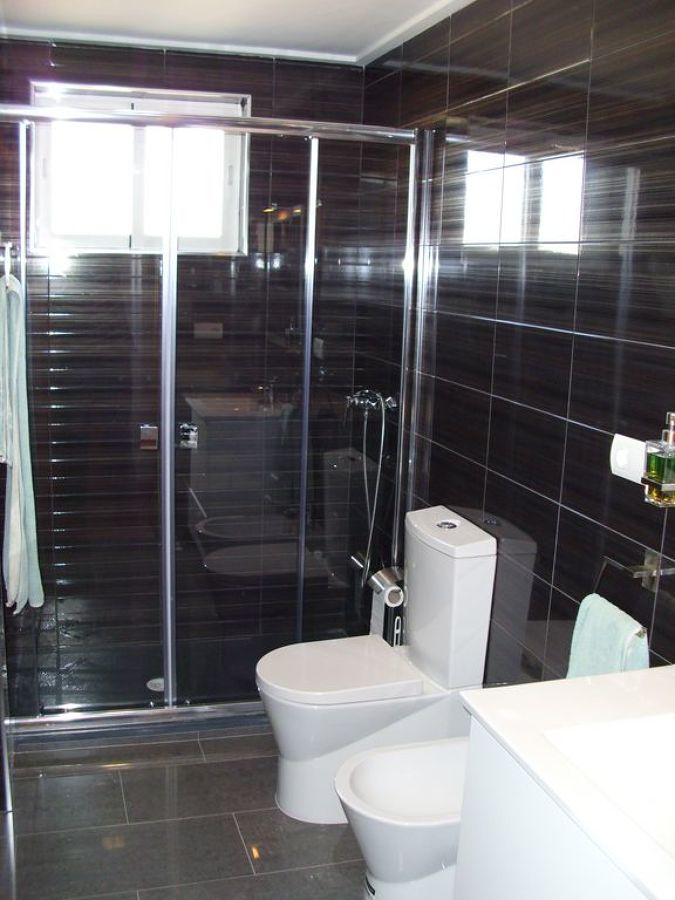 Foto: Baño Color Negro Moderno de Hormigaz Reformas #1131512 - Habitissimo