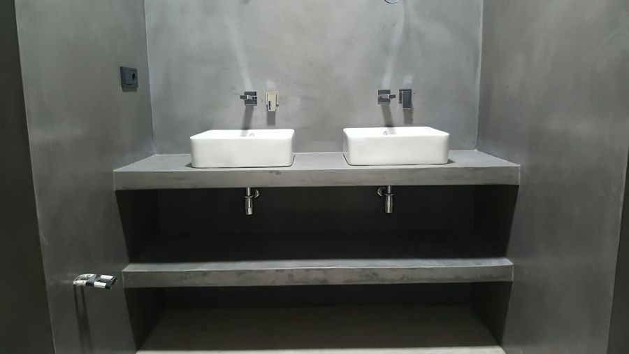 Aplicación de microcemento en baño