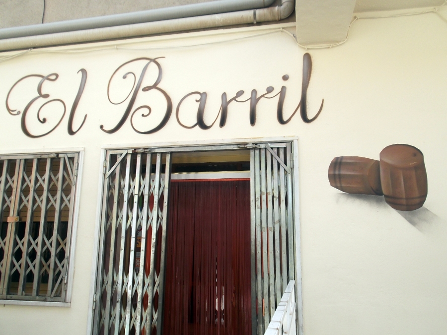 bar, graffiti