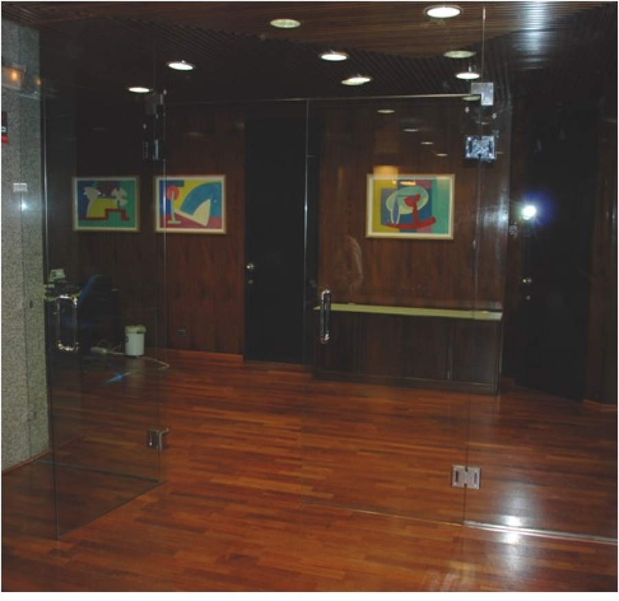 Cerramiento de Puertas de Vidrio abatibles